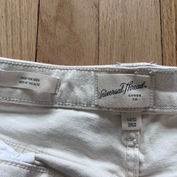 Universal Thread Women's White Jean Shorts - Picture 2 of 3